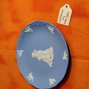 Wedgwood Jasperware Christmas Plate 2002 Blue Madonna and Child